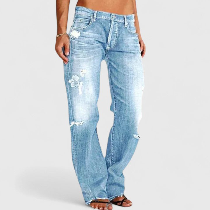 Grace women's wide-leg jeans. Elegant, comfortable low-rise denim for a stylish and versatile fashion statement.