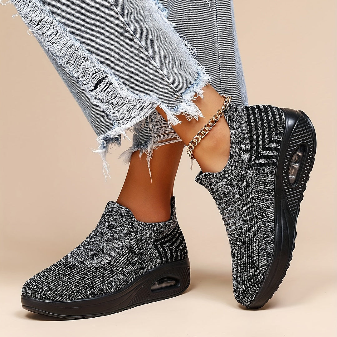 Slip-resistant Harper walking shoes for women, featuring air cushion technology for superior comfort.