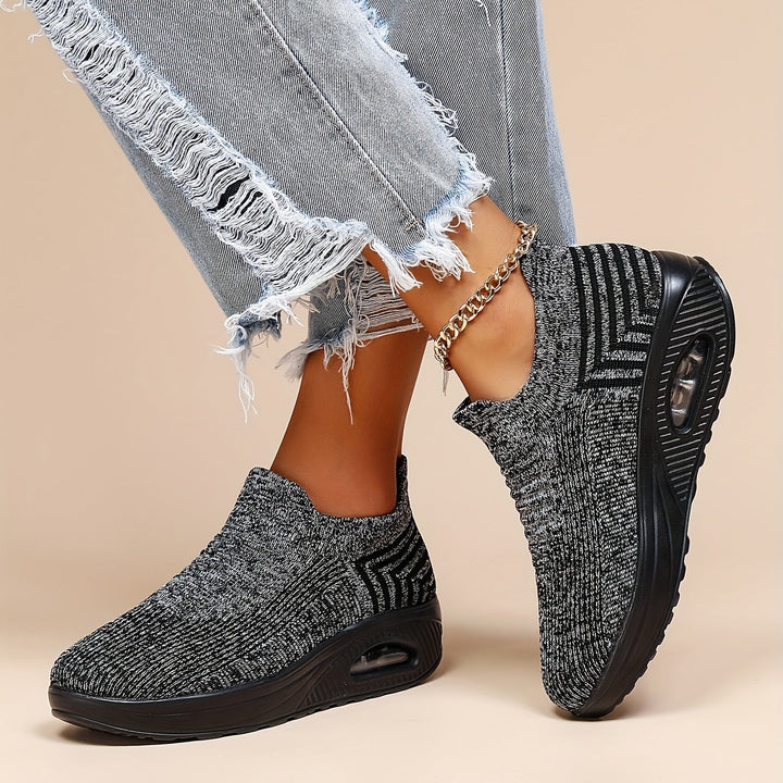 Slip-resistant Harper walking shoes for women, featuring air cushion technology for superior comfort.