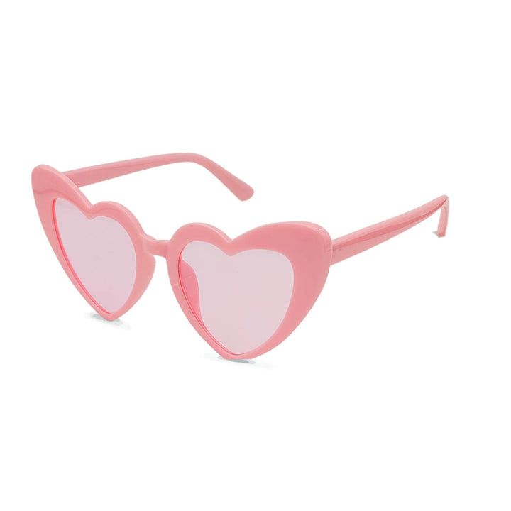 Fashionable heart-shaped women's sunglasses, providing 100% UV protection. A stylish summer accessory.