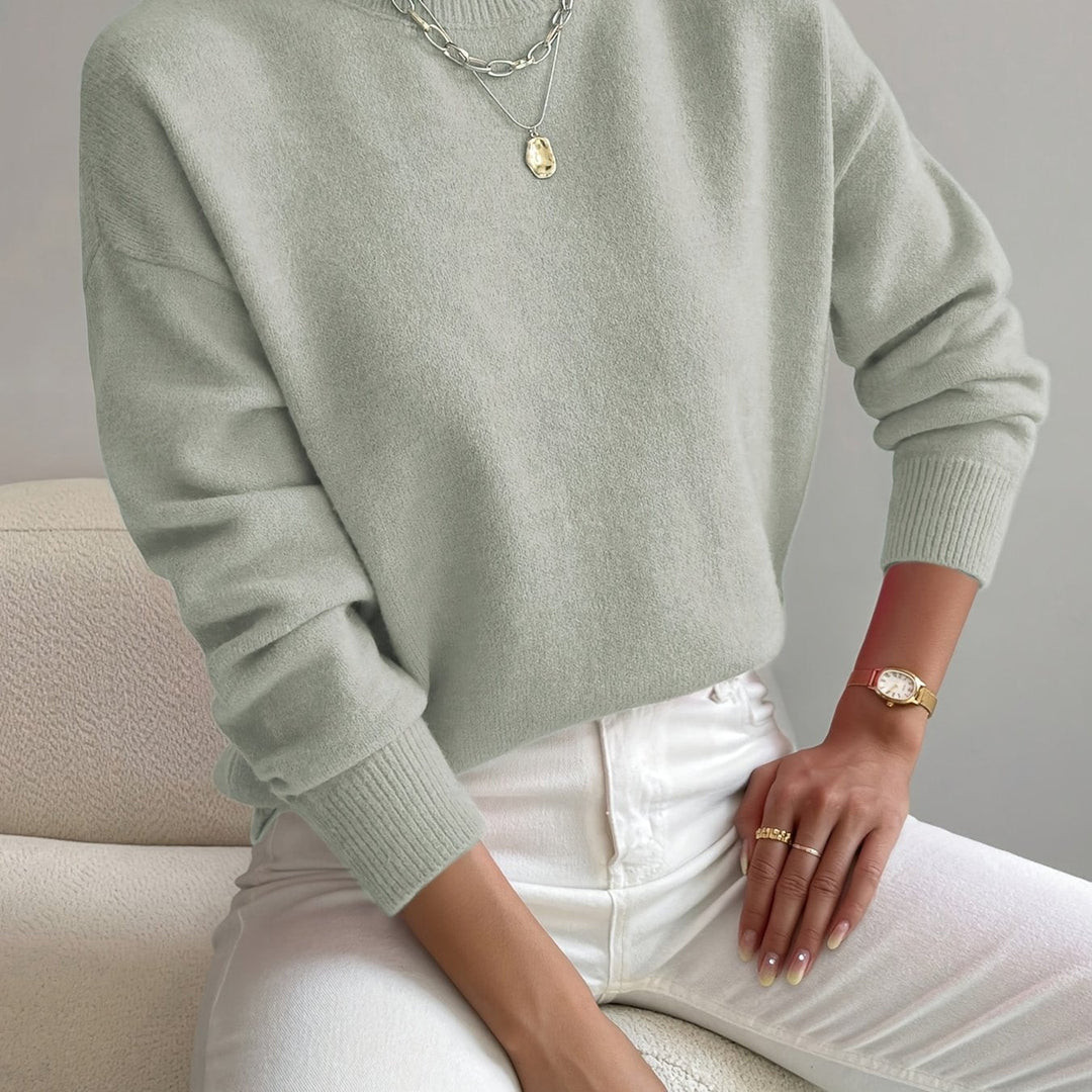 Autumnal knit sweater for women, featuring a flattering and functional design