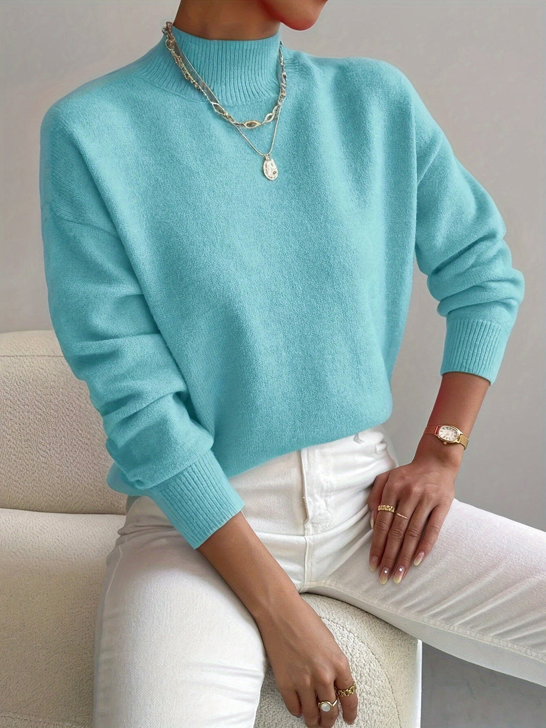 Versatile navy blue ladies' jumper for everyday autumn/winter outfits