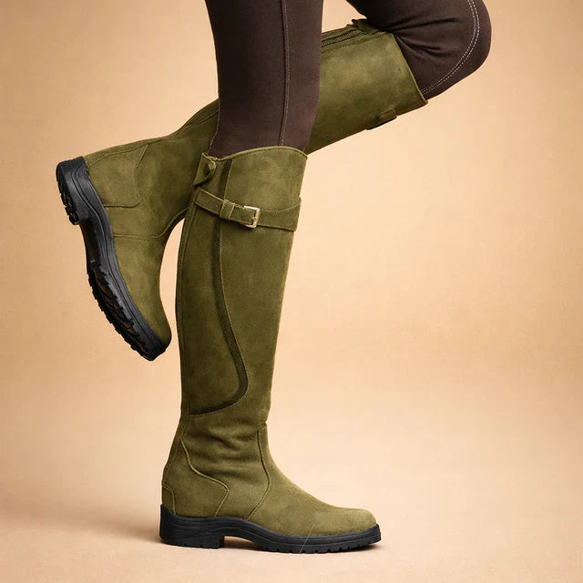 Cozy and protective all-weather boots for women, ideal for daily use.
