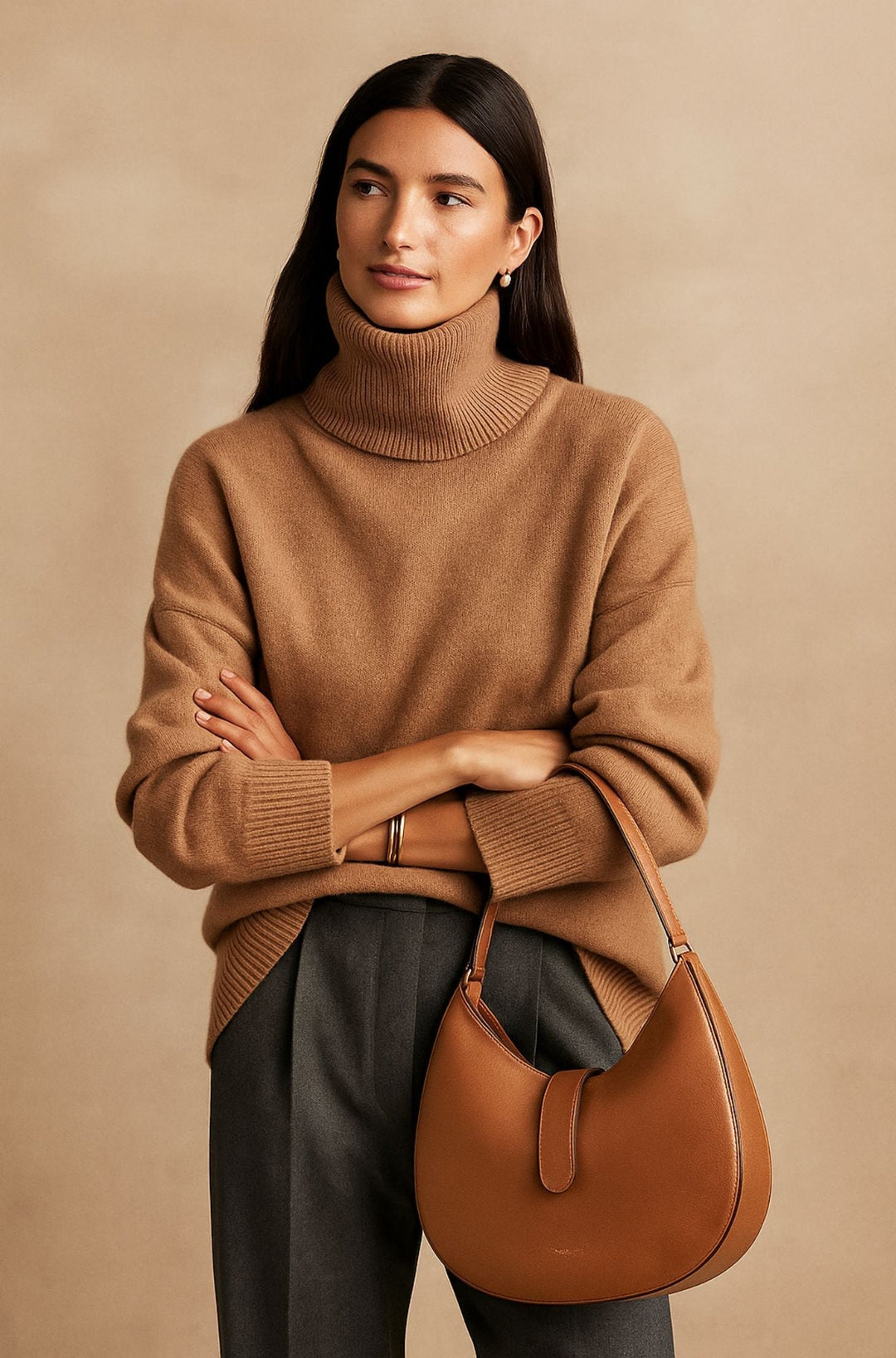 Versatile women's relaxed fit turtleneck jumper. Comfortable long-sleeve pullover, great for casual or elegant winter style.