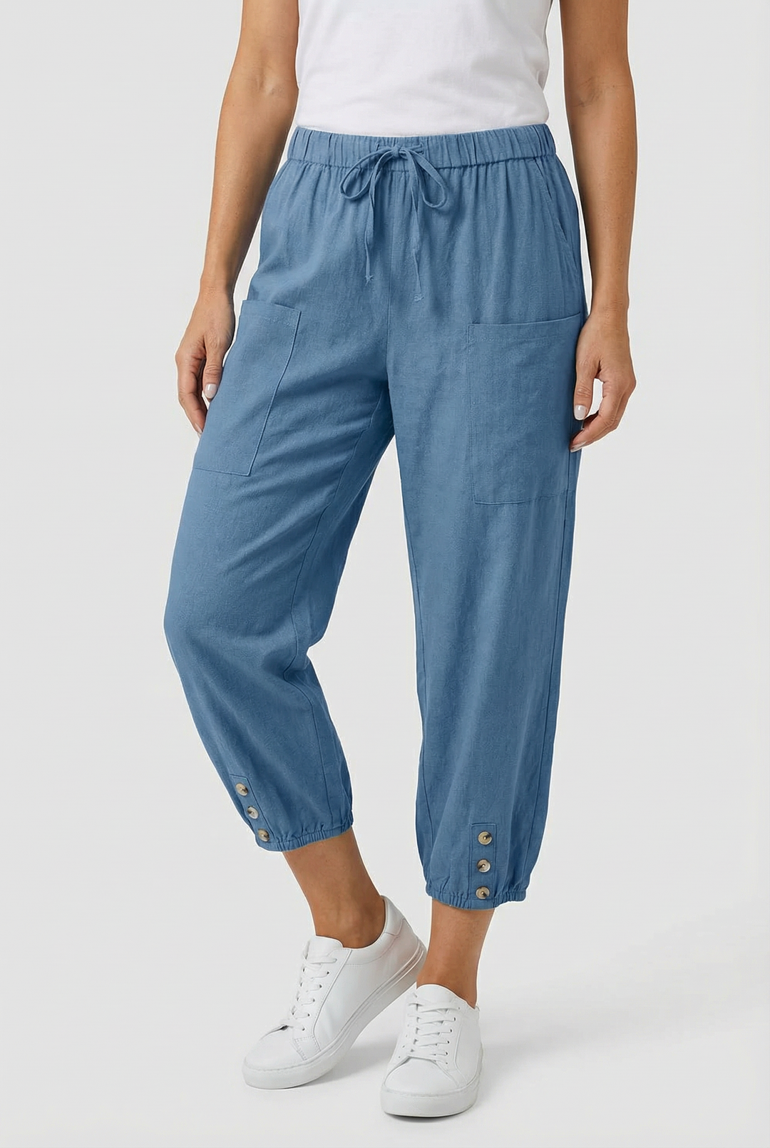 Women's cotton pants with a high waist, designed for ultimate comfort and a perfect fit.