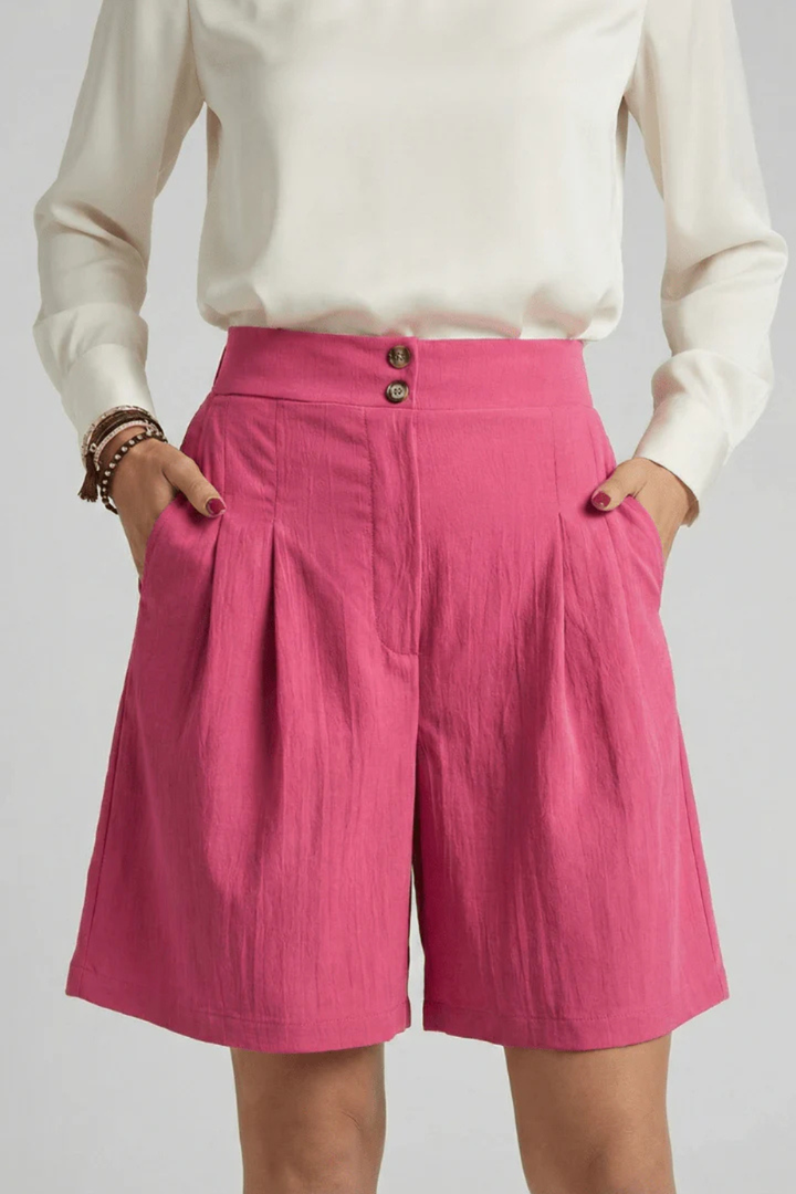 Classic women's high waist pleated tailored Bermuda shorts, versatile and stylish for summer.