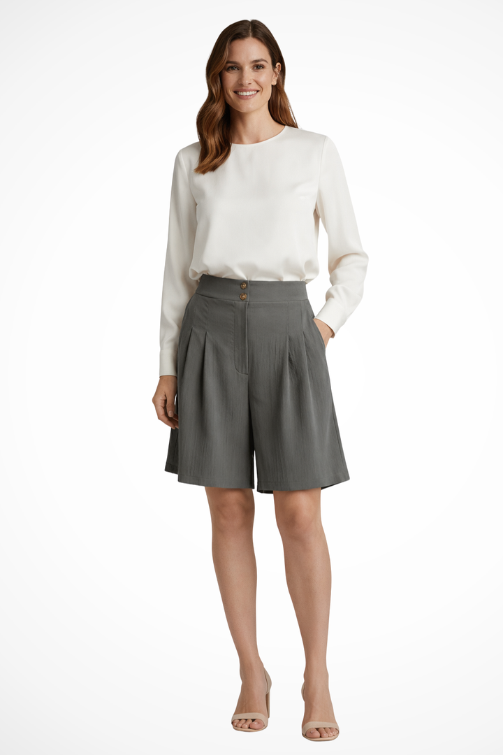 Comfortable women's high waist pleated wide leg Bermuda shorts, tailored for modern summer fashion.