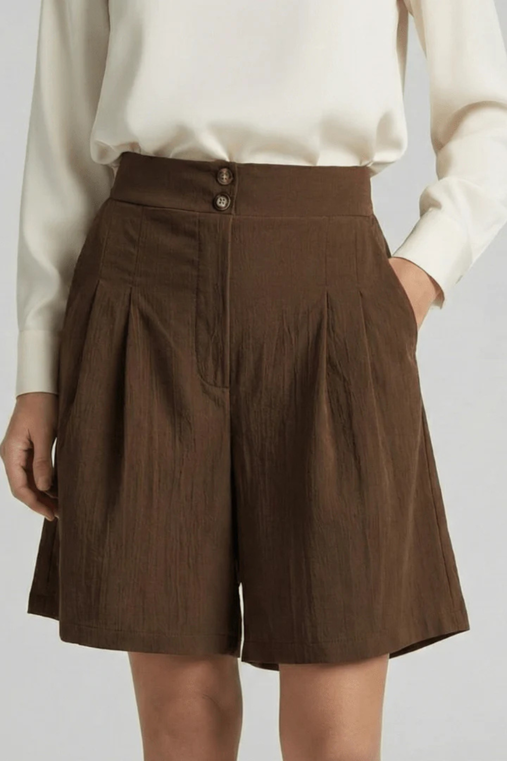 Women's high waist pleated tailored Bermuda shorts, featuring a comfortable wide leg design.
