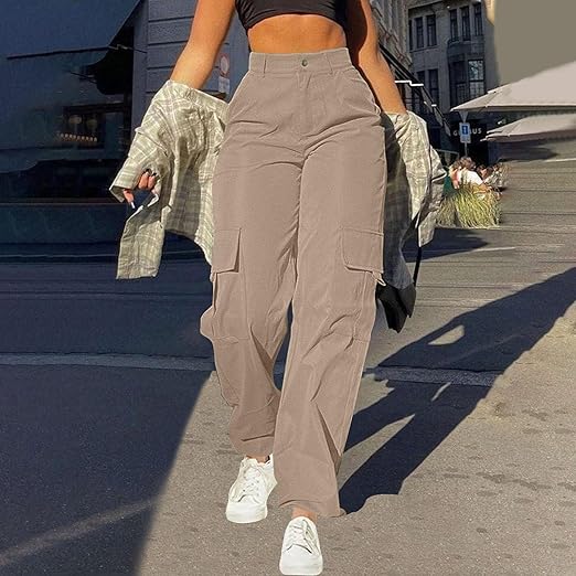 Modern women's high-waist cargo pants with a relaxed fit, ideal for effortless streetwear outfits.