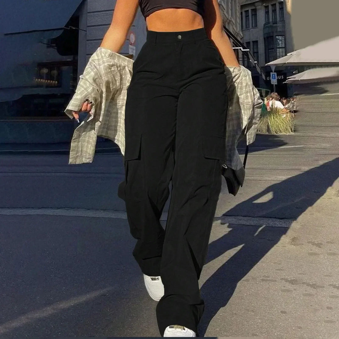 Durable women's high-waist cargo pants, featuring a relaxed fit for comfort and modern aesthetic.
