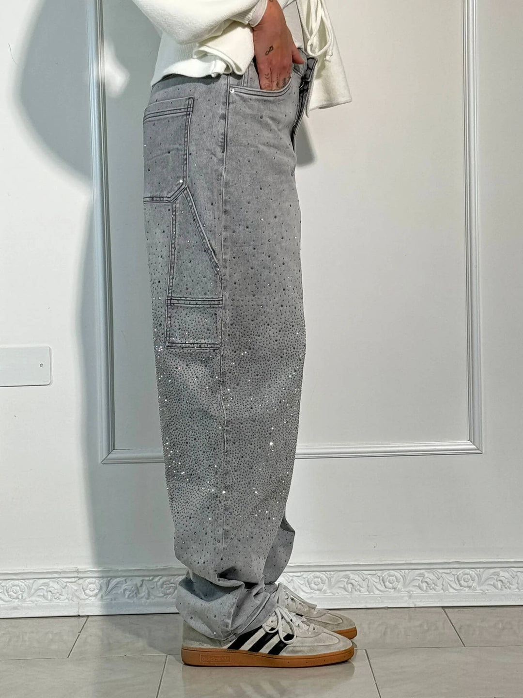Waistband & crystal detail on women's high-waist straight leg vintage denim jeans.