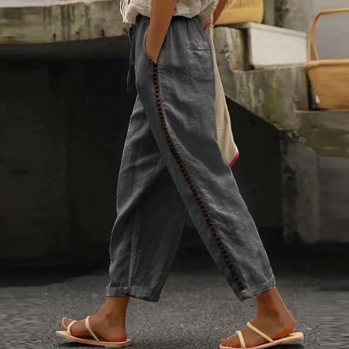 Chic women's high-waist striped pants with tapered leg. Perfect for elegant casual or office summer fashion.