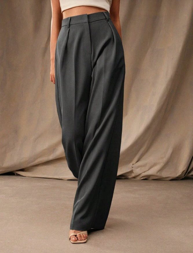 Chic women's wide-leg pants with a high waist, perfect for smart casual style.