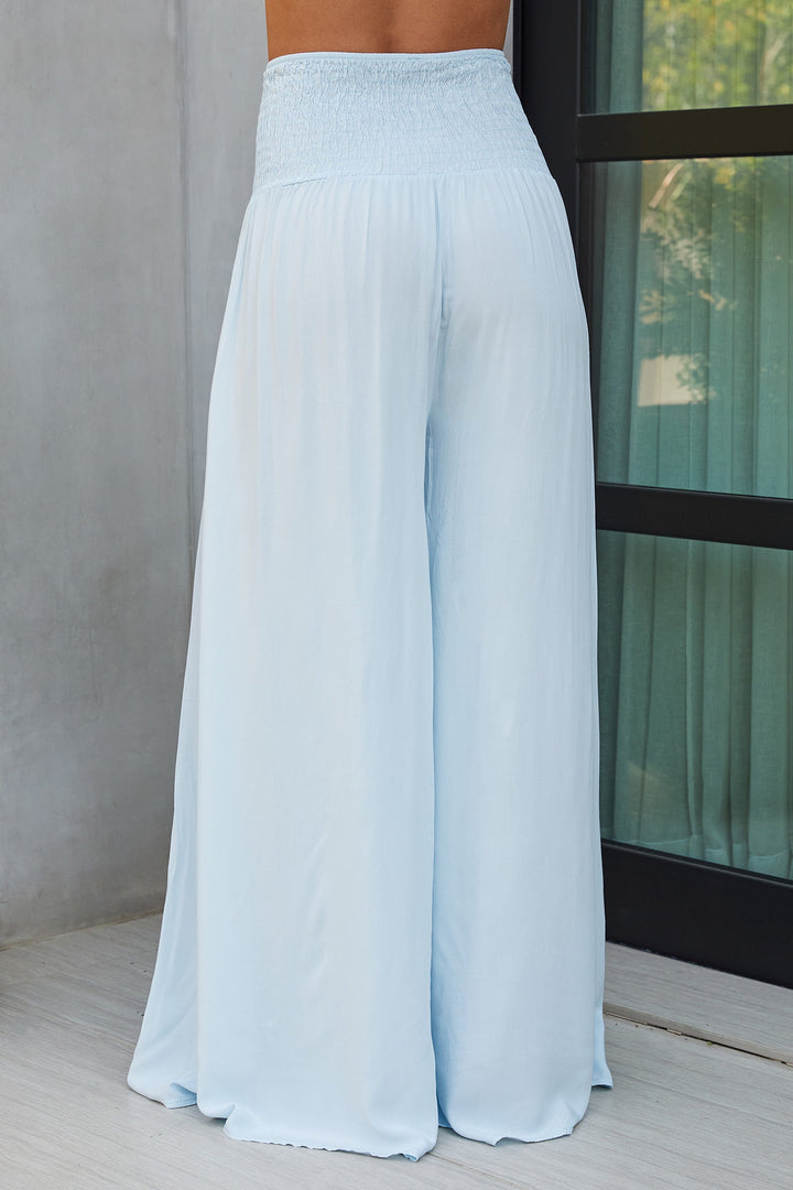 Stylish women's wide leg pants, high-waist with elastic for a perfect fit.