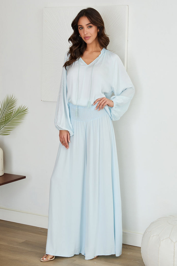 Women's comfortable wide leg trousers, high-waist, pull-on elastic design.