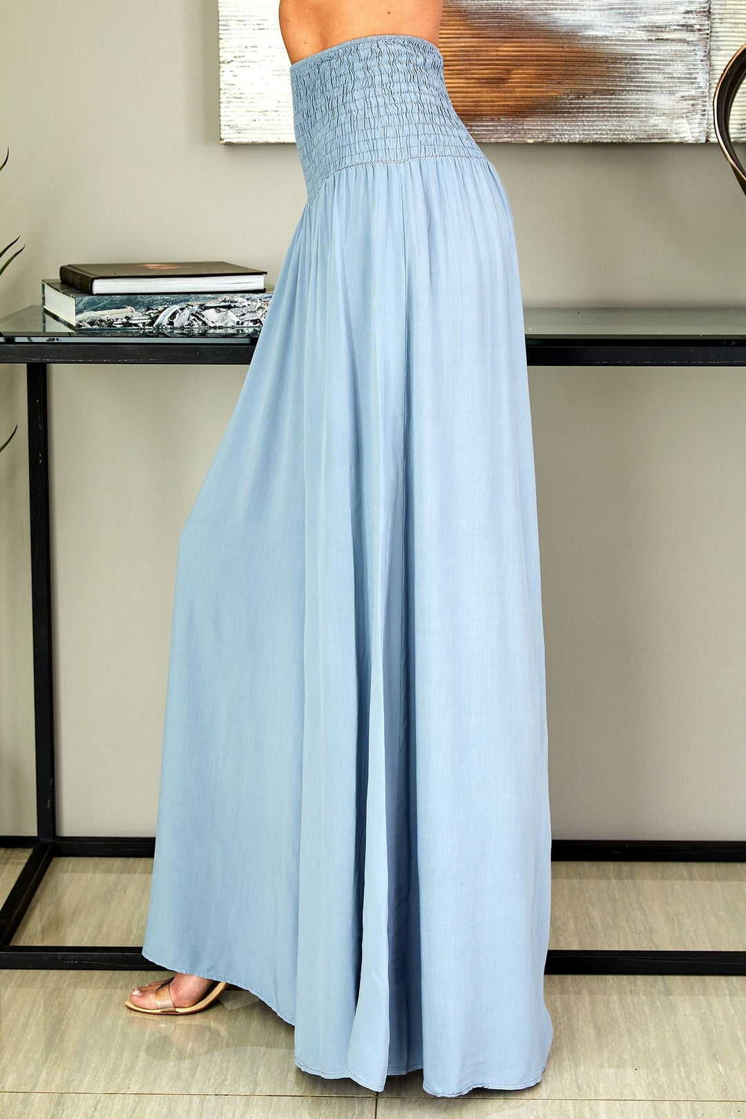 Women's high-waist wide leg trousers, soft viscose, ideal for a relaxed yet stylish look.