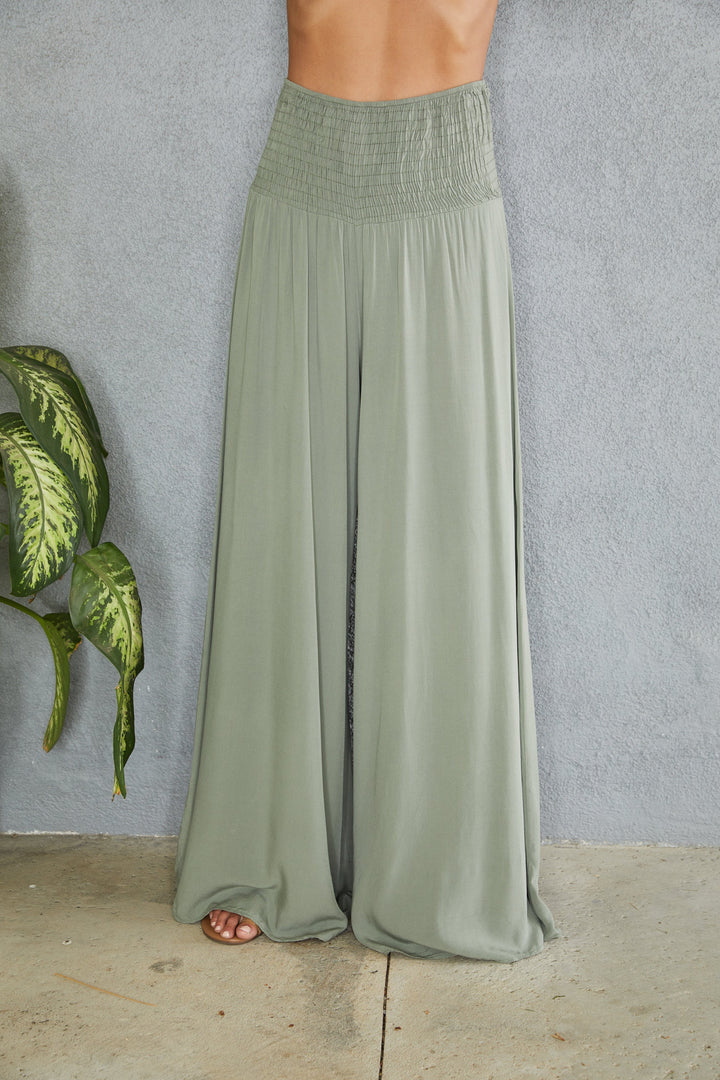 Comfortable women's elastic waist wide leg pants, perfect for versatile styling.