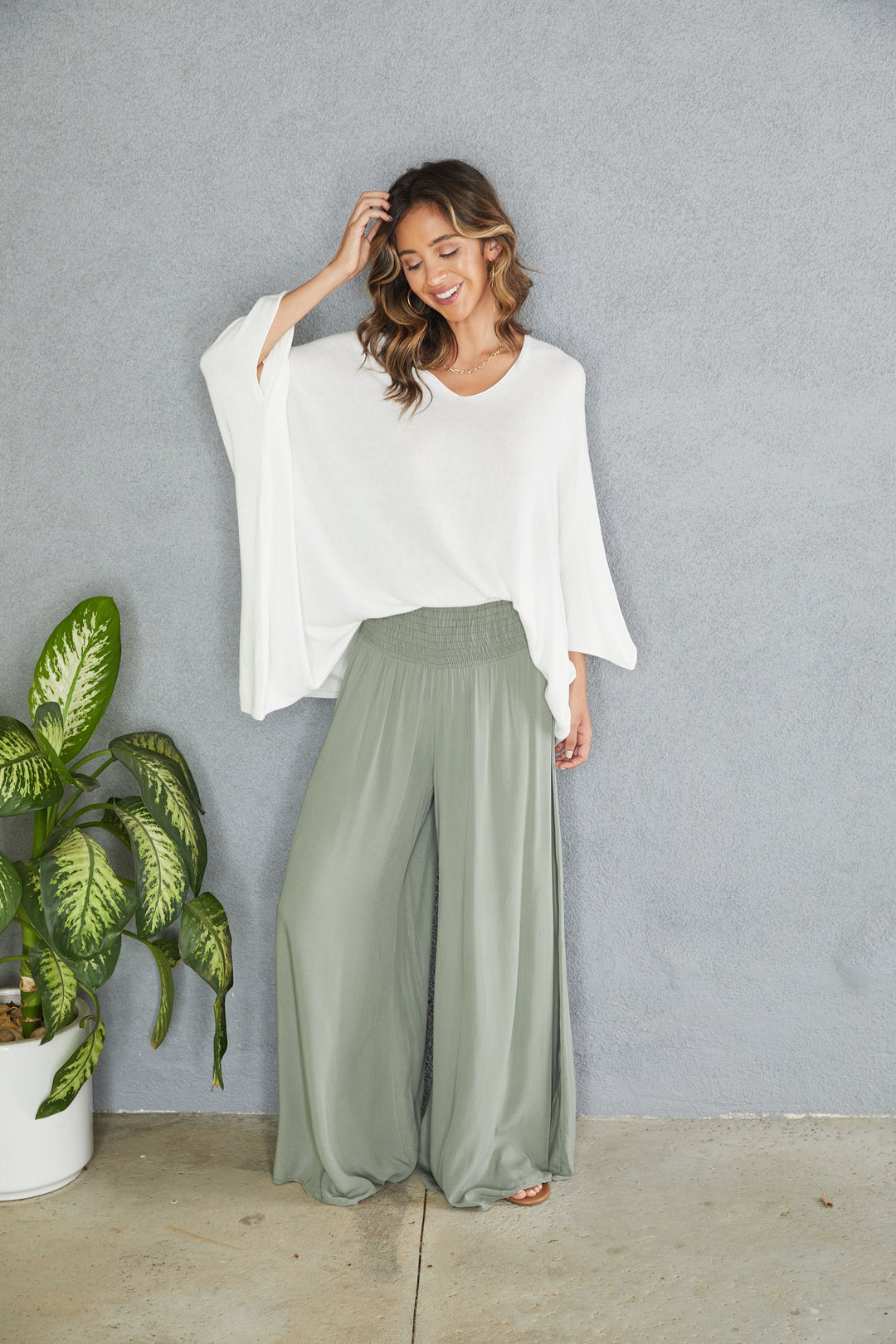 Versatile high-waist wide leg viscose trousers for women's casual chic.