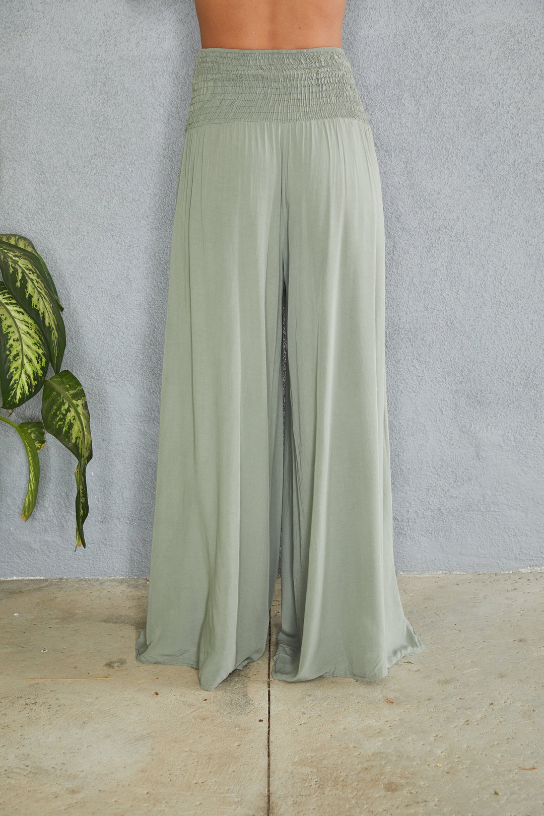 Casual high-waist wide leg pants, soft viscose, perfect for everyday comfort.