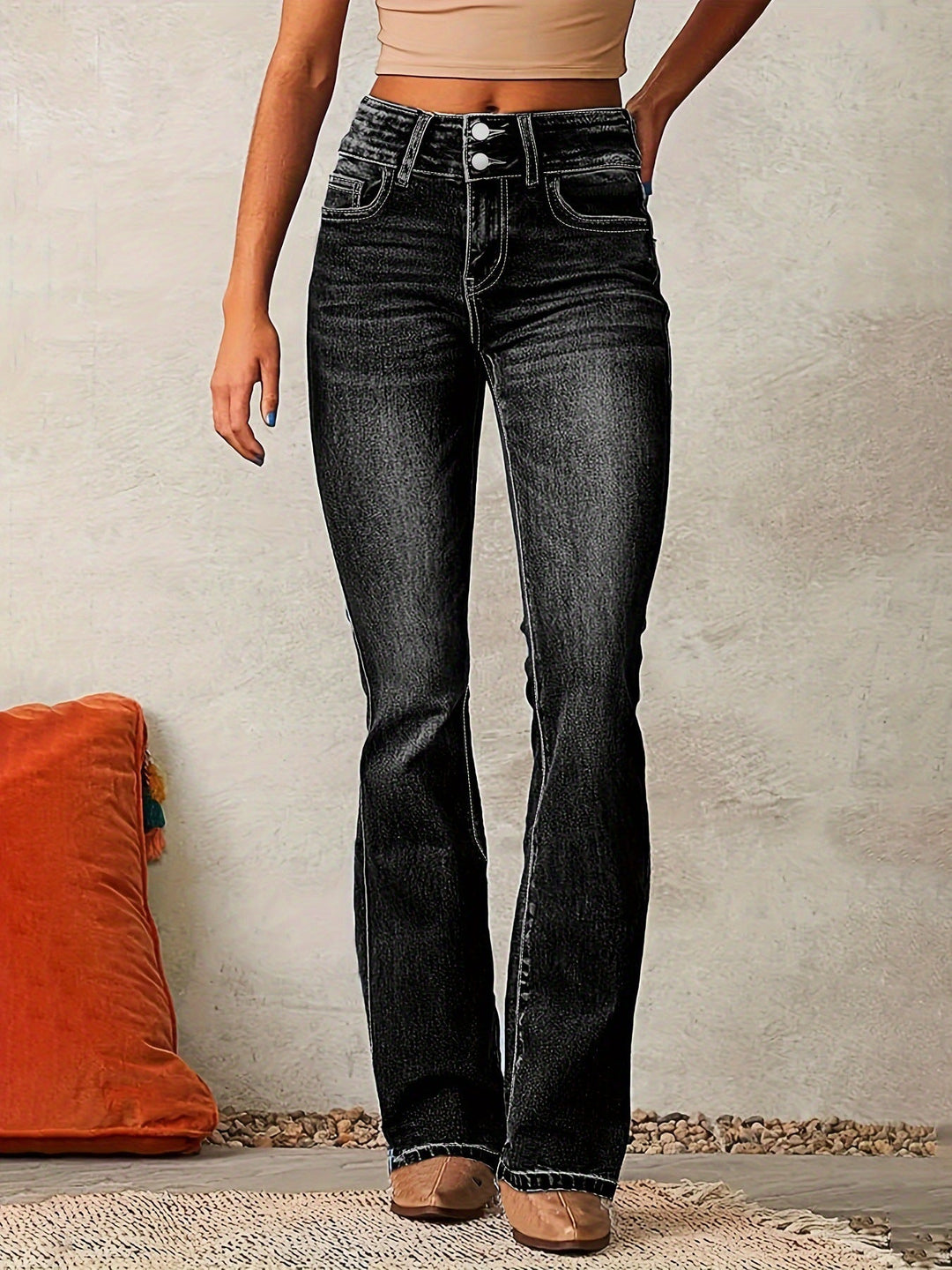 Fashionable women's high-waisted jeans with a flared bootcut leg.