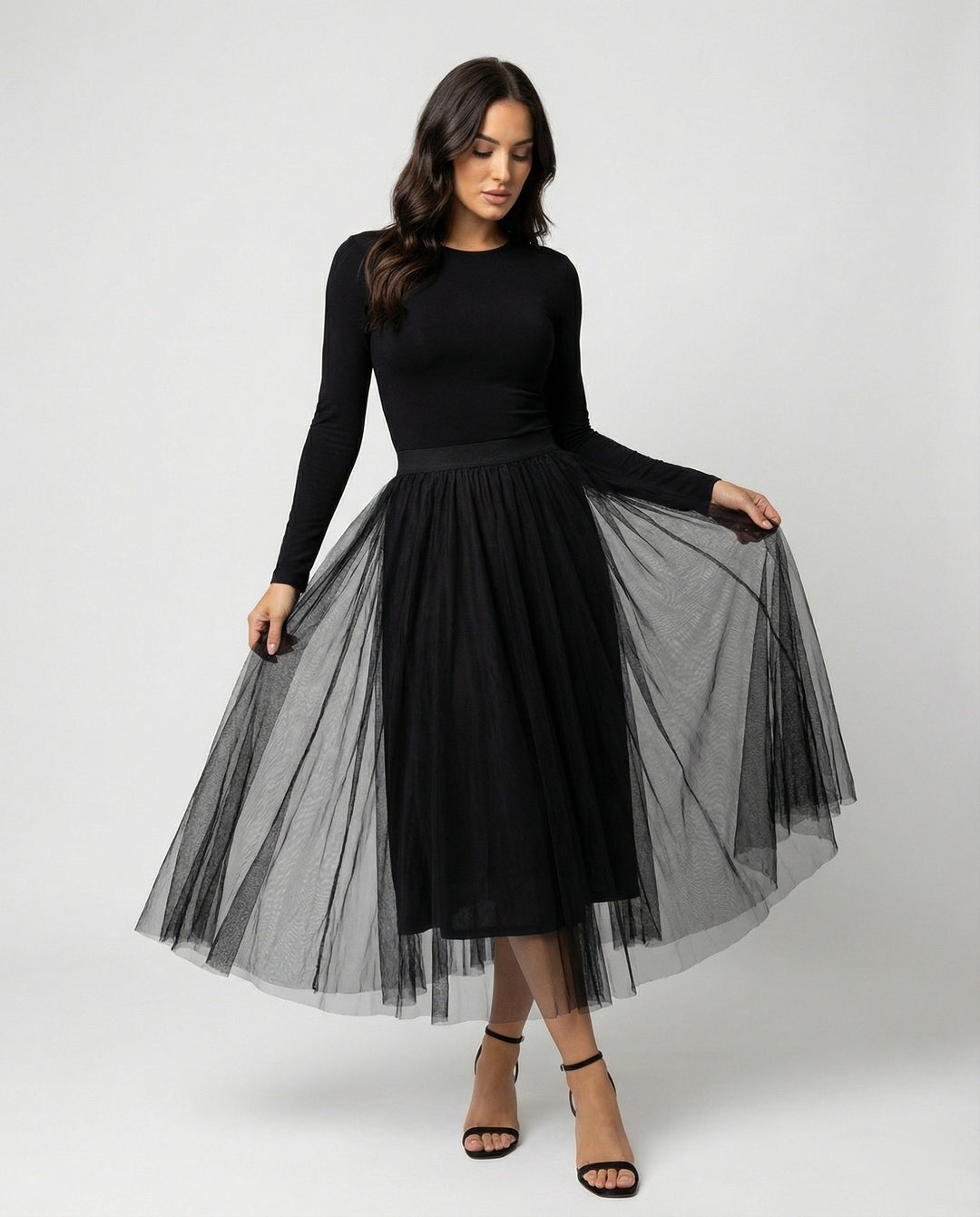 Women's high-waisted midi skirt with elegant layered tulle, versatile for spring/summer fashion.