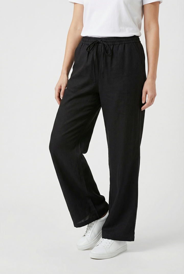 Effortless style: Women's high-waisted casual pants in a flowy wide-leg silhouette.