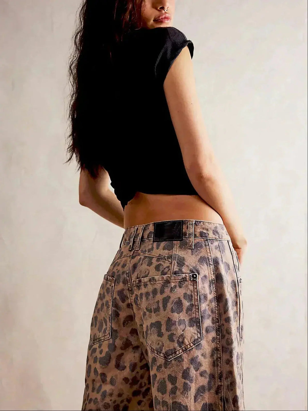 Women's high-waisted wide-leg animal print jeans, combining trendy fashion with casual comfort.