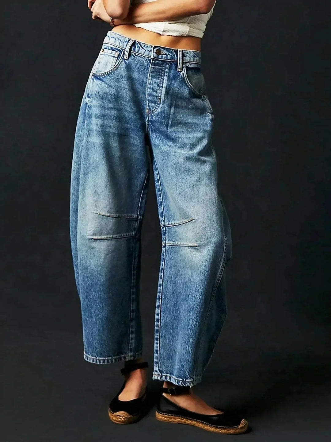 Trendy women's wide-leg high-waisted jeans featuring a bold leopard print, ideal for a chic statement.