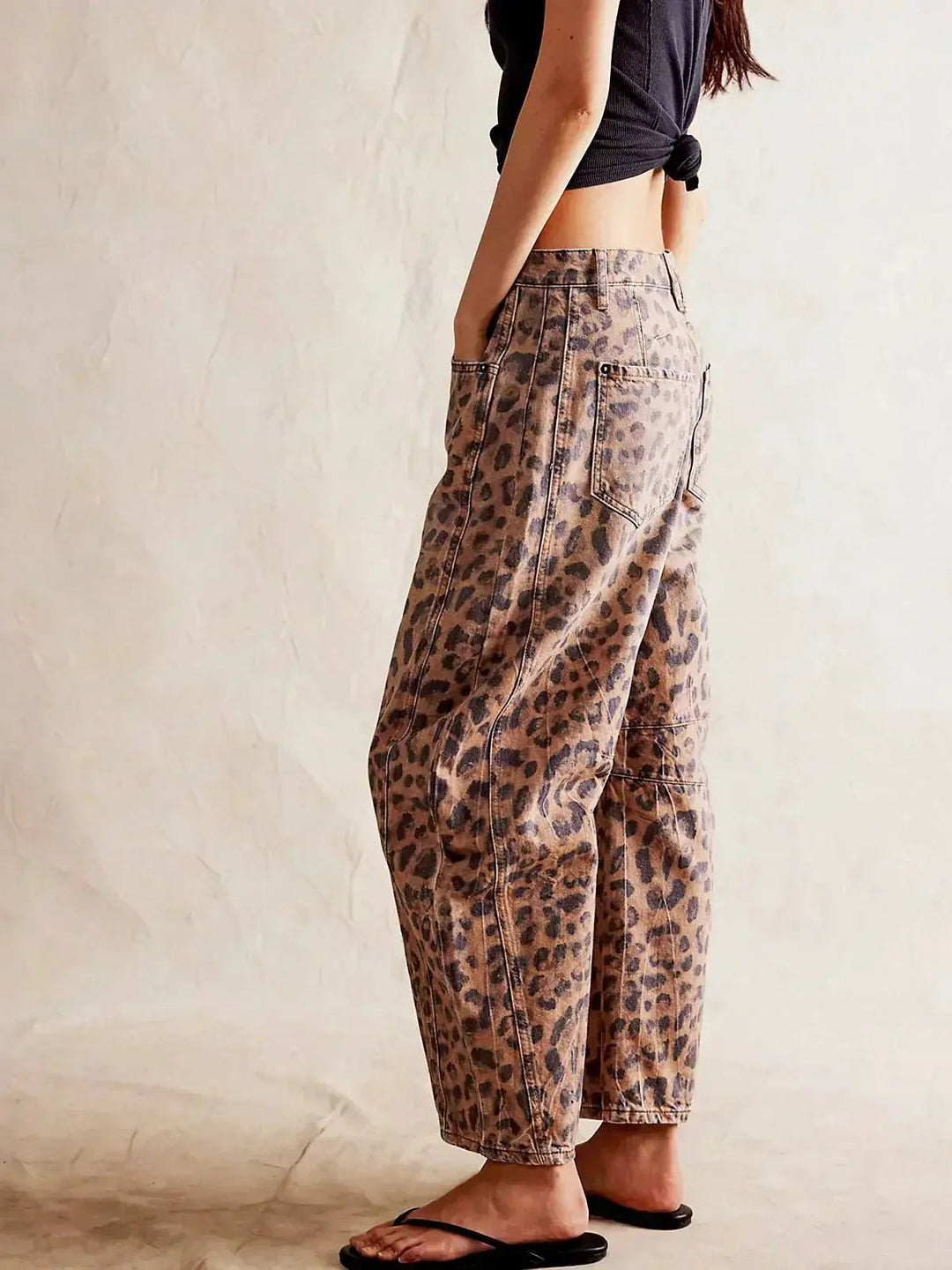 Statement women's leopard print wide-leg jeans, high-waisted and trendy, for a bold fashion expression.