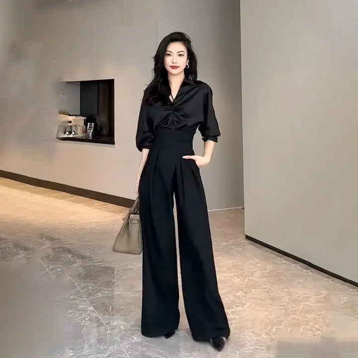 Chic women's high-waisted wide-leg trousers featuring a fashionable crossed waist and pleated design.