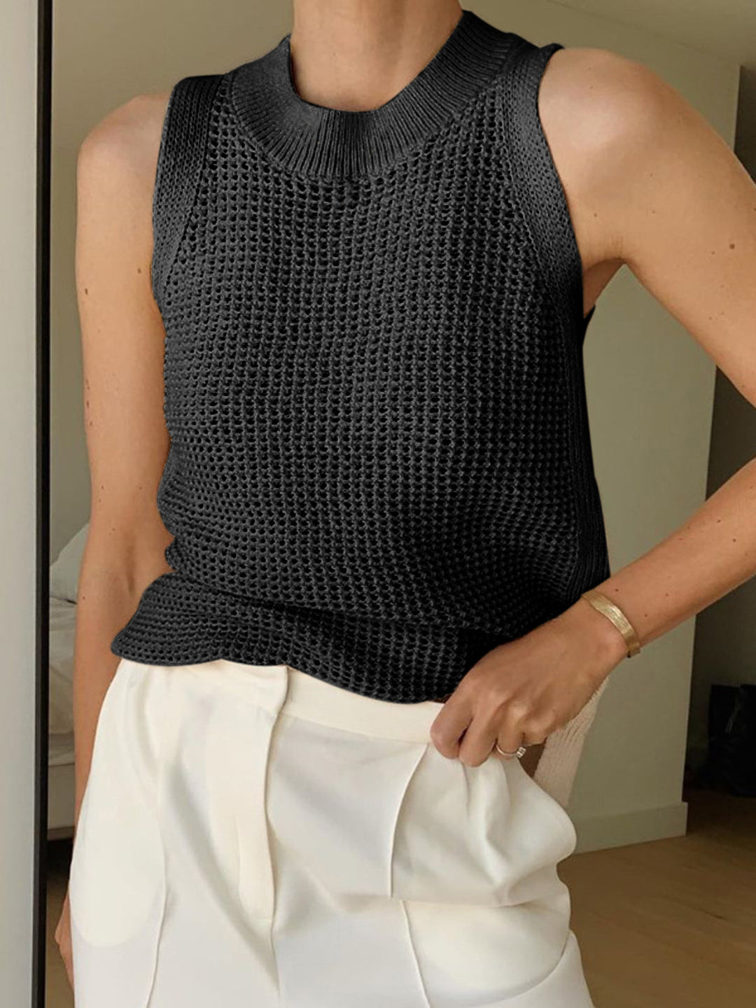 Casual sleeveless women's top with elegant hollow details, ideal for summer and vacation wear.