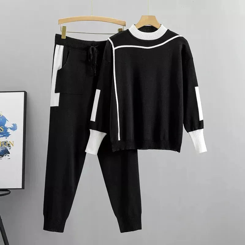 Chic women's color-block knit tracksuit with mock-neck & tapered pants. Stylish activewear.