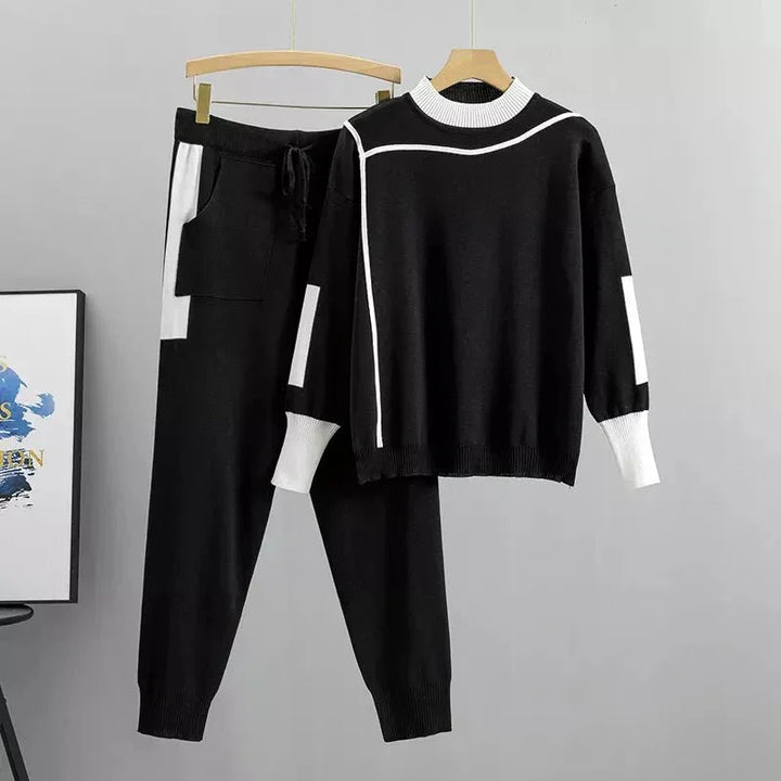 Chic women's color-block knit tracksuit with mock-neck & tapered pants. Stylish activewear.
