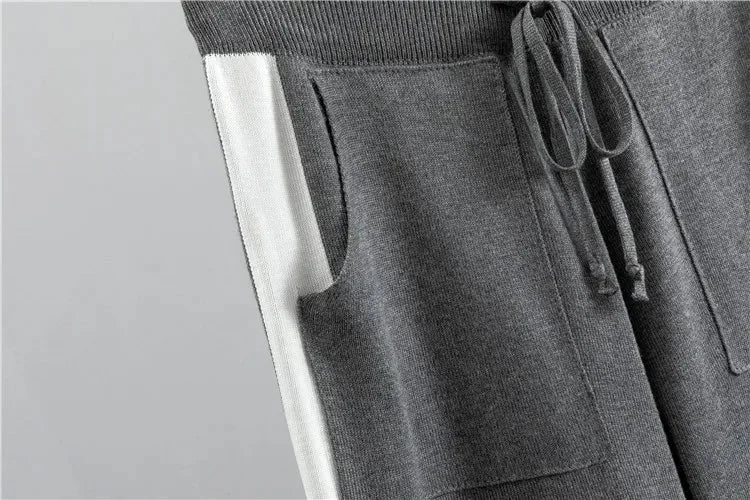 Plus size women's color-block knit tracksuit. Mock-neck top & tapered pants. Comfortable loungewear.