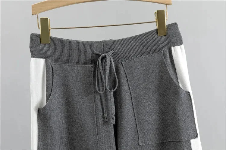 Versatile women's color-block knit tracksuit. Mock-neck & tapered pants. Casual chic activewear set.