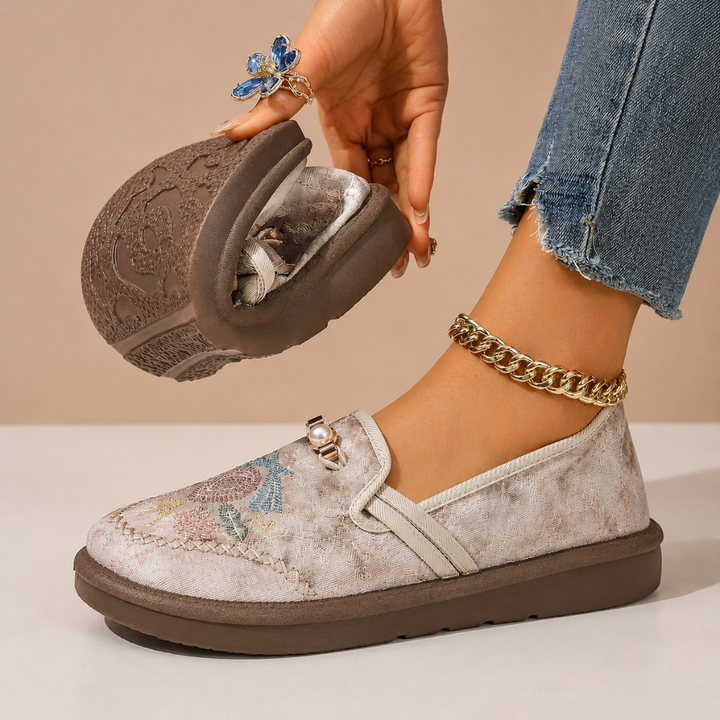 Comfortable Kyra walking shoes for women. Lightweight sport sneakers, perfect for everyday casual activity.