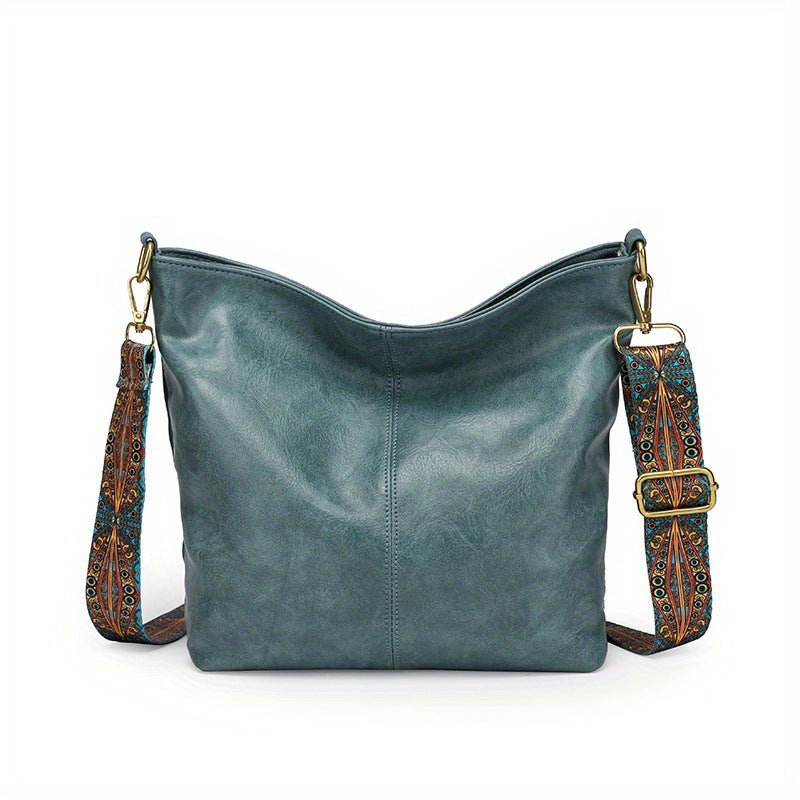 Everyday women's large shoulder bag in genuine leather, offering ample storage and chic design.