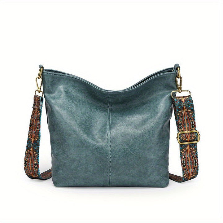 Everyday women's large shoulder bag in genuine leather, offering ample storage and chic design.