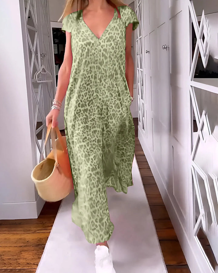 Casual women's short sleeve V-neck maxi dress in a chic leopard print. Ideal for summer fashion.