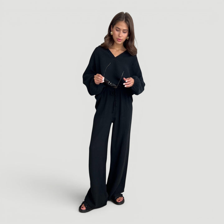 Breathable cotton gauze two-piece set for women, a comfortable & lightweight summer loungewear outfit.