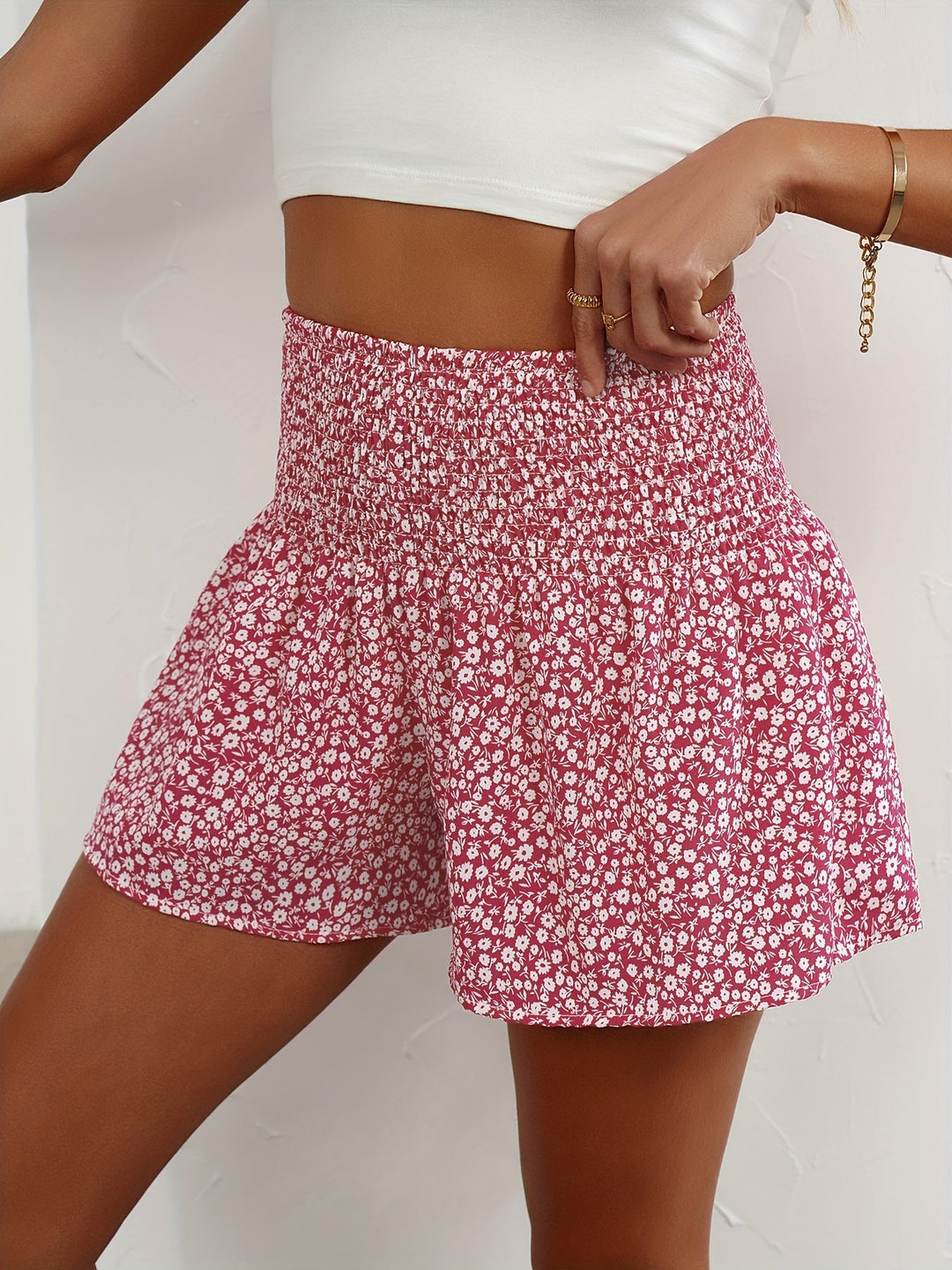 Ladies' comfortable floral print summer shorts with elastic waistband for casual wear.