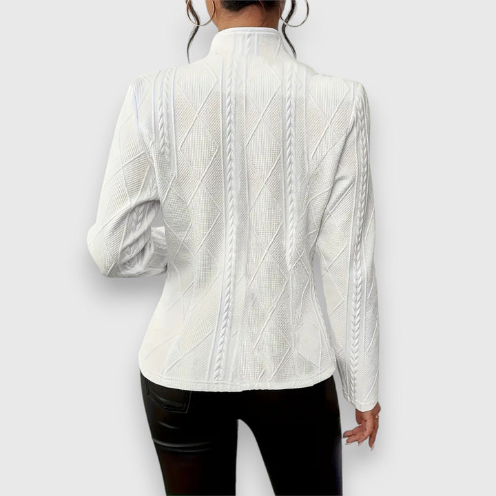 Lightweight spring jacket for women, offering versatile everyday style & comfort.