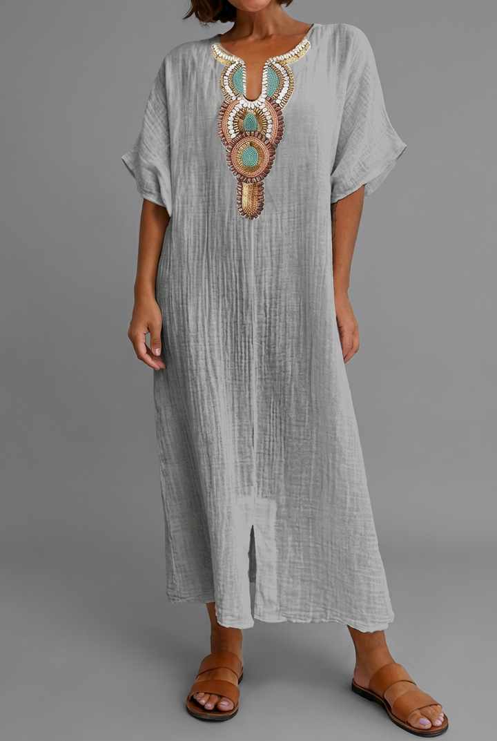 Casual and chic women's midi dress, ideal for warm weather and everyday style.