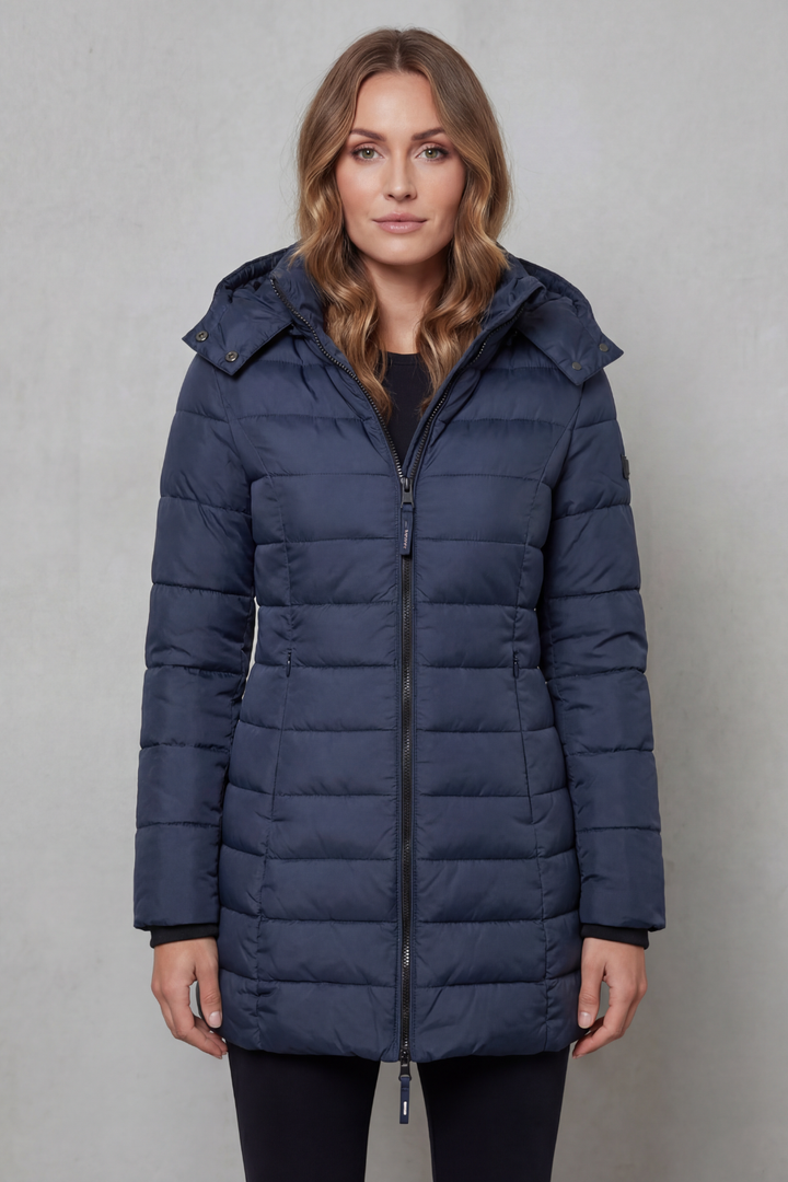 Stylish women's puffer coat with quilted details, offering lightweight warmth for autumn fashion.