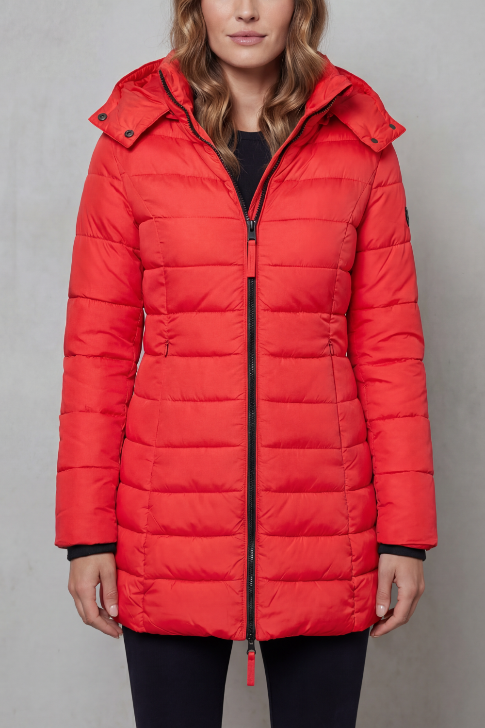 Women's versatile quilted puffer jacket, perfect for lightweight warmth in fall and winter seasons.