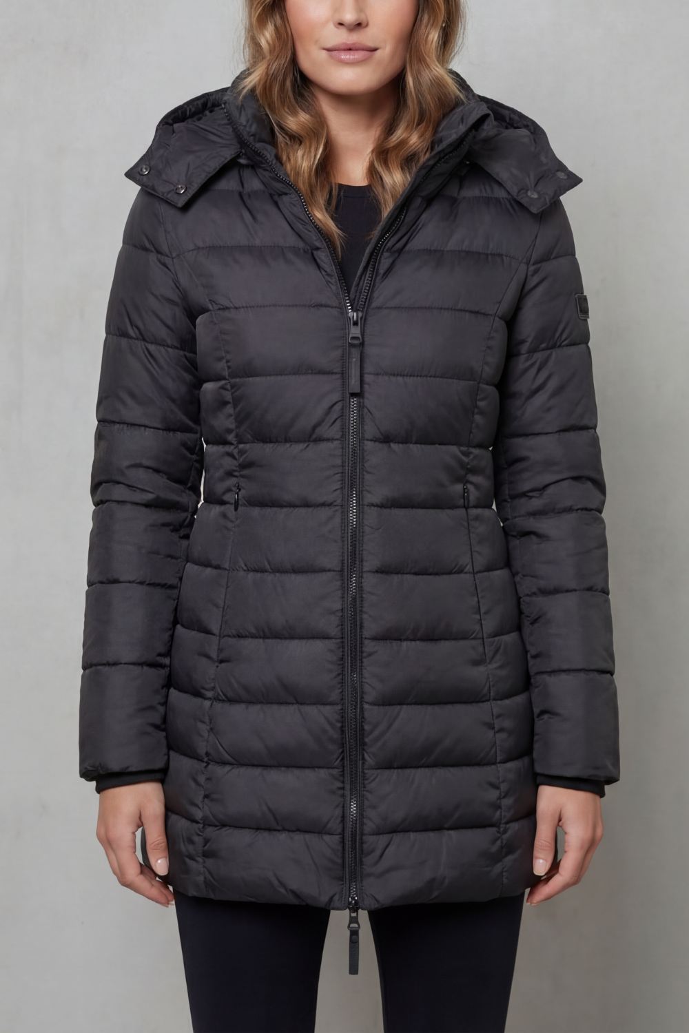 Women's warm quilted puffer jacket, perfect for chilly fall days and winter outdoor activities.