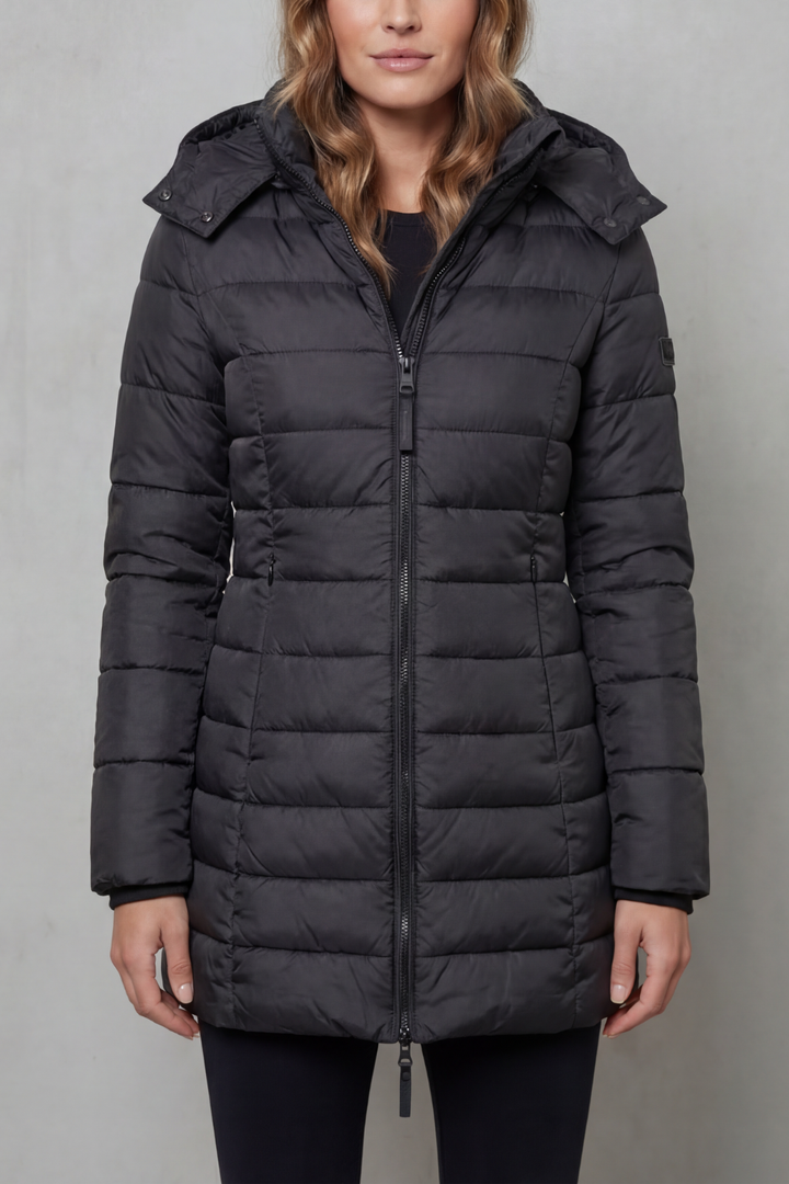 Women's warm quilted puffer jacket, perfect for chilly fall days and winter outdoor activities.