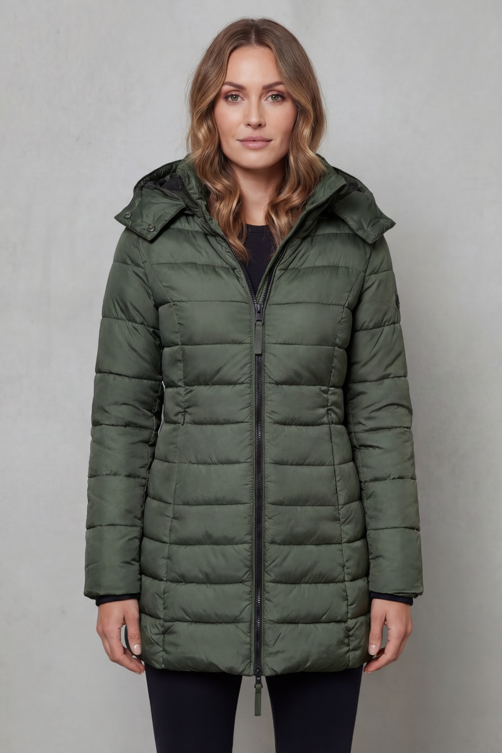 Women's fall fashion quilted puffer jacket, lightweight and warm, for an elevated seasonal style.