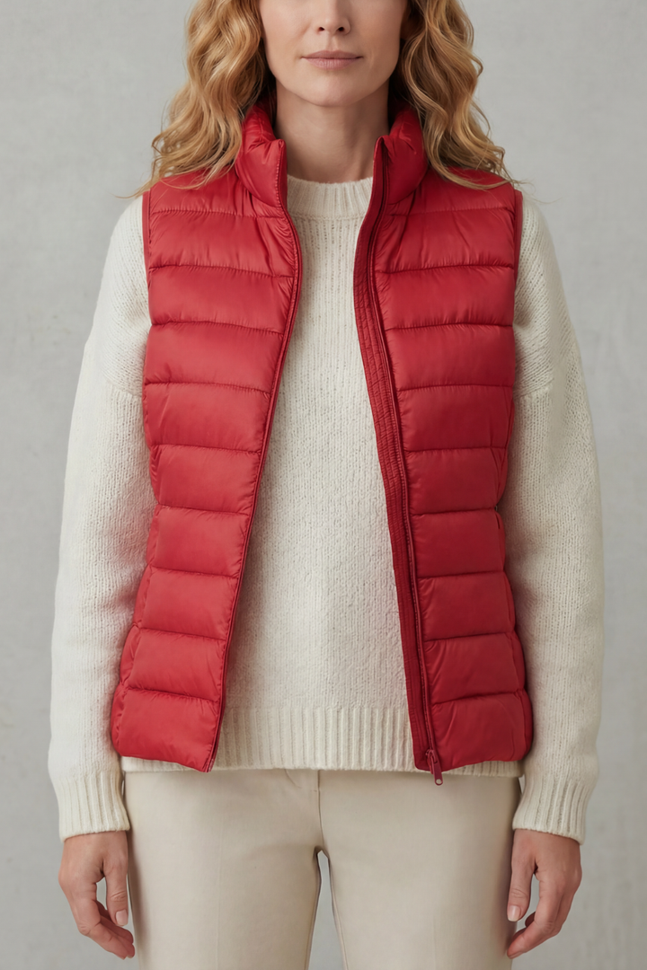 Effortless style: women's lightweight quilted vest, ideal for layering.