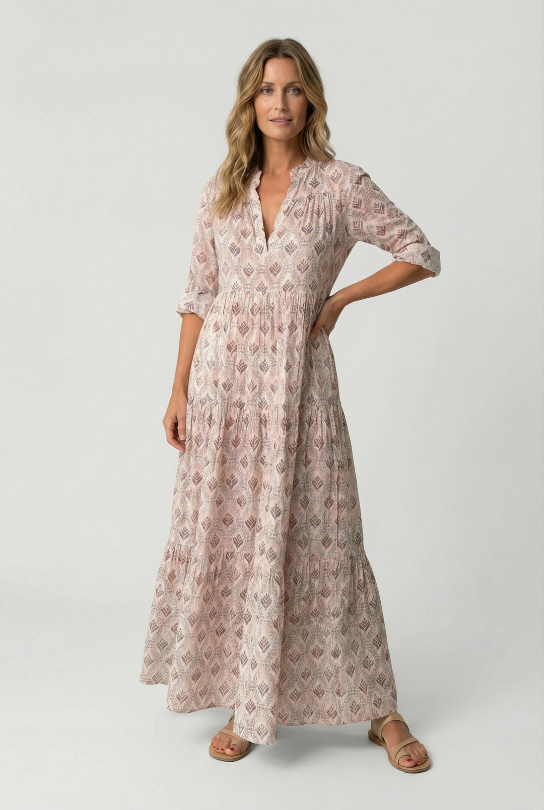 Women's lightweight summer maxi dress with V-neck and vintage floral print